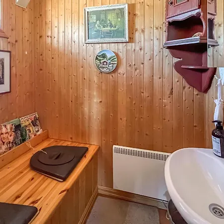 Holiday home 3 Bedroom Lovely In Sjusjoen
